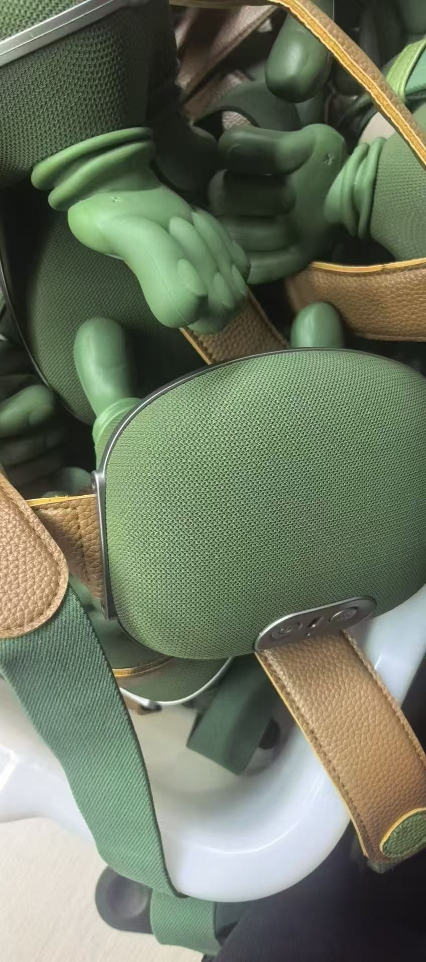 Shoulder & Neck Massager with Heat – 4D Bionic Kneading Neck and Back Massager, Portable Hand-Simulating Massage Device for Pain Relief & Muscle Relaxation