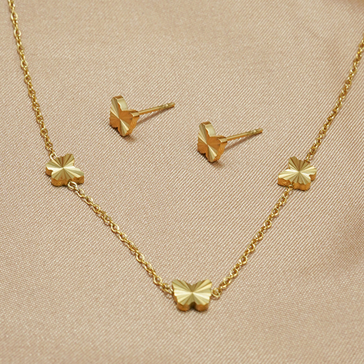 Lxalry Gold Heart Jewelry Set – Stainless Steel Cutout Necklace & Stud Earrings (Waterproof) - Glowify